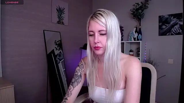 Snapshot of Mermaid_N chatting on February 20, 5:01 am Mermaid N online show from February 20, 5:01 am