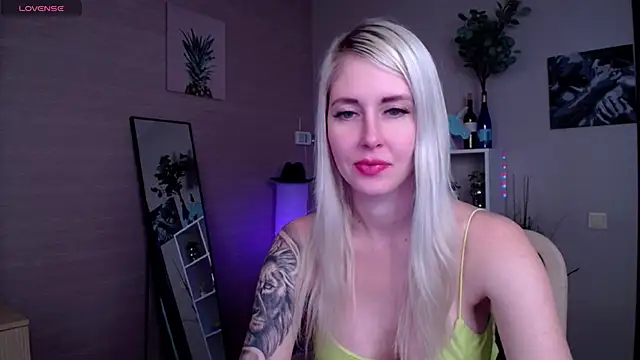 Snapshot of Mermaid_N chatting on March 5, 4:45 am Mermaid N online show from March 5, 4:45 am