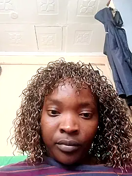 Snapshot of _fiffii chatting on April 9, 2:00 pm fiffii online show from April 9, 2:00 pm