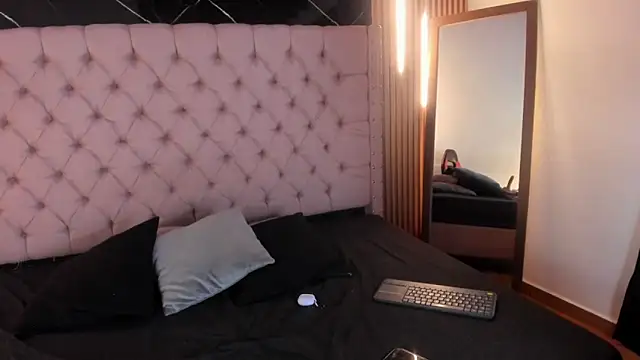 ShanellBlack online show from October 4, 4:10 am