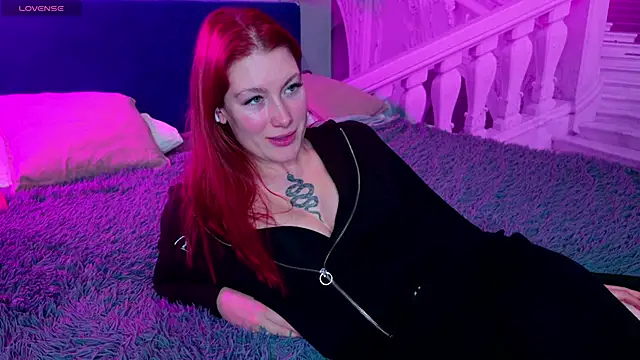 Liv Fay online show from December 5, 1:17 pm