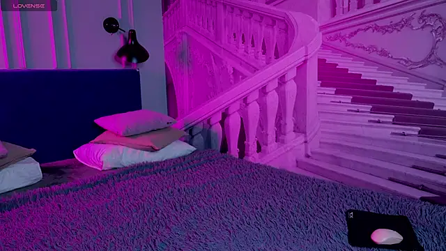 Liv Fay online show from December 10, 1:55 pm