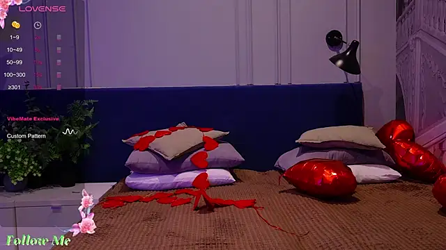 Liv Fay online show from February 6, 1:32 pm