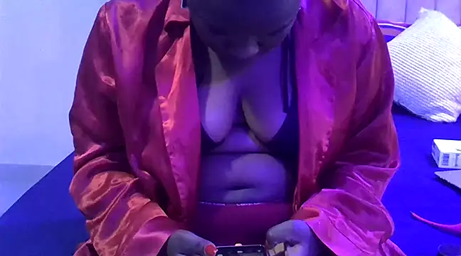 creamyjuices01 online show from December 7, 7:32 pm