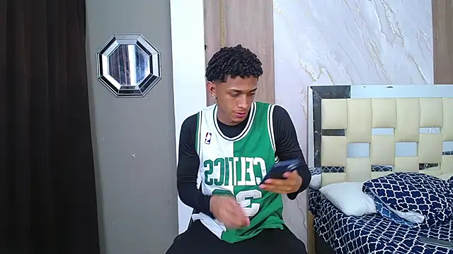 dominic smith  online show from November 11, 12:32 am