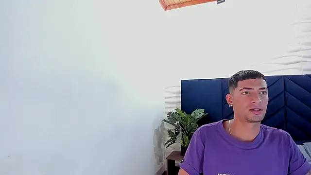Snapshot of DrakeNeumann chatting on February 22, 3:01 am DrakeNeumann online show from February 22, 3:01 am