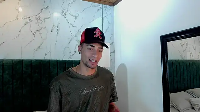 Snapshot of DrakeNeumann chatting on March 17, 2:30 am DrakeNeumann online show from March 17, 2:30 am