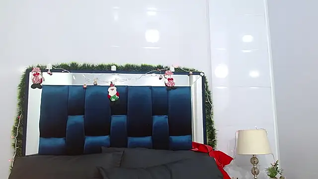 Snapshot of meloddy_collins chatting on December 4, 1:20 pm meloddy collins online show from December 4, 1:20 pm