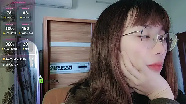 Snapshot of Lili_666 chatting on December 24, 8:00 am Lili 666 online show from December 24, 8:00 am