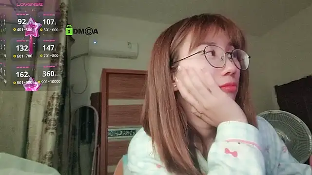 Snapshot of Lili_666 chatting on February 11, 6:24 pm Lili 666 online show from February 11, 6:24 pm