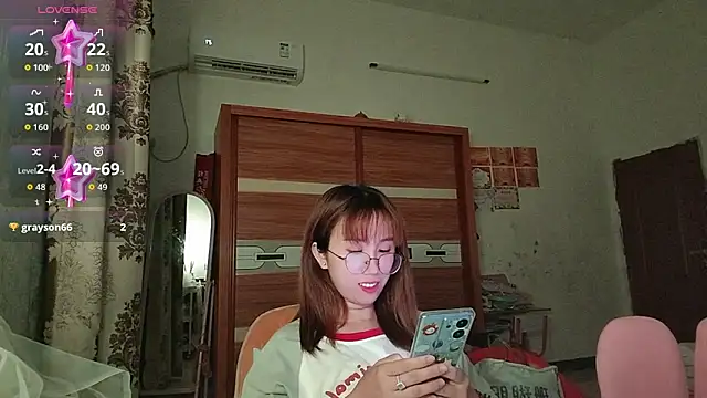 Snapshot of Lili_666 chatting on April 11, 4:44 pm Lili 666 online show from April 11, 4:44 pm