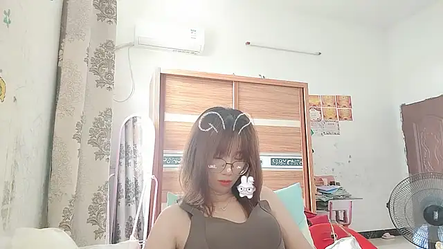 Snapshot of Lili_666 chatting on May 27, 2:41 am Lili 666 online show from May 27, 2:41 am