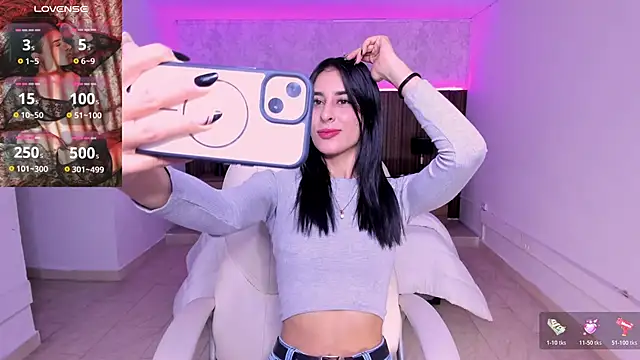 Snapshot of karlaa_james chatting on March 6, 11:28 am karlaa james online show from March 6, 11:28 am