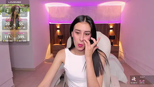 Snapshot of karlaa_james chatting on April 20, 11:02 am karlaa james online show from April 20, 11:02 am