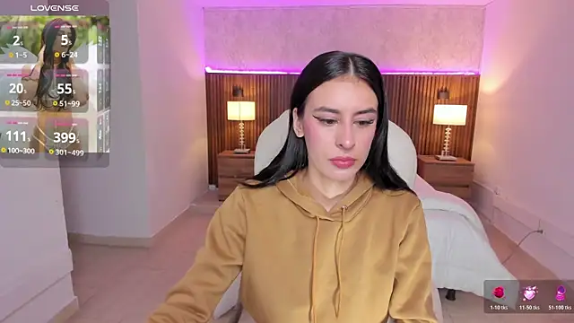 Snapshot of karlaa_james chatting on April 25, 11:02 am karlaa james online show from April 25, 11:02 am