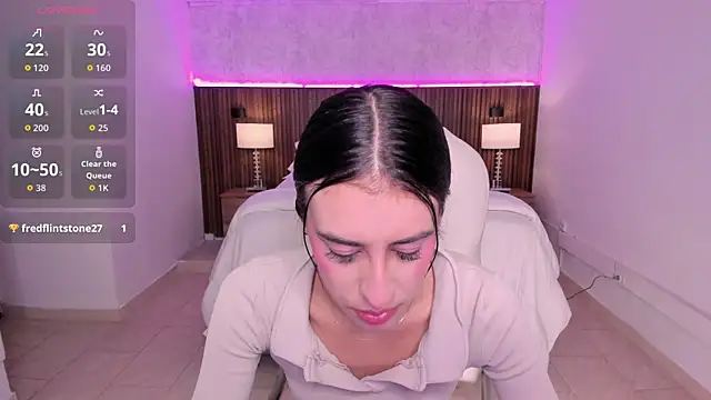 Snapshot of karlaa_james chatting on May 21, 11:06 am karlaa james online show from May 21, 11:06 am