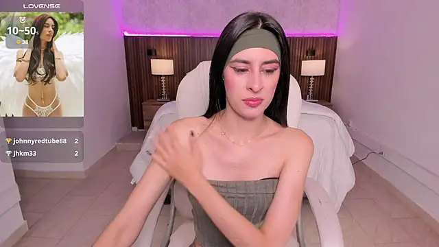 Snapshot of karlaa_james chatting on June 3, 11:13 am karlaa james online show from June 3, 11:13 am