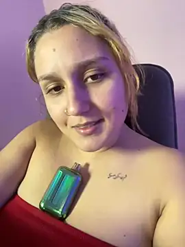 Snapshot of saray_gomez22 chatting on November 14, 2:10 am saray gomez22 online show from November 14, 2:10 am