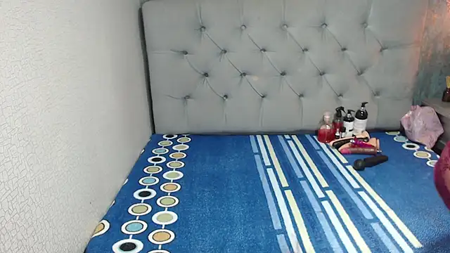 Snapshot of ginasailor chatting on December 15, 1:43 am ginasailor online show from December 15, 1:43 am