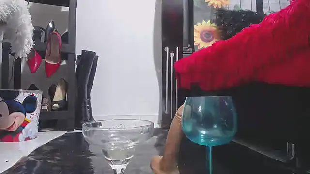 marilyn jon3s online show from February 11, 1:27 pm