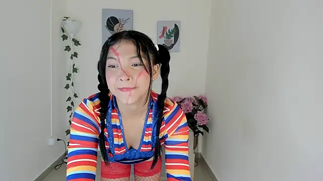 Charlothe capell online show from October 18, 9:15 pm