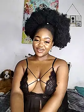 Snapshot of Sexymamibo chatting on April 3, 10:30 pm Sexymamibo online show from April 3, 10:30 pm