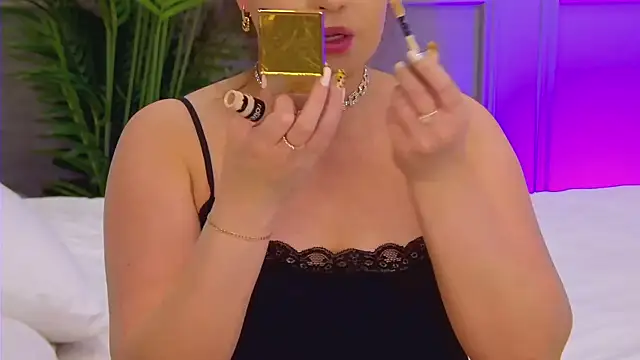 Snapshot of TrishaWinslet chatting on September 27, 5:23 am TrishaWinslet online show from September 27, 5:23 am