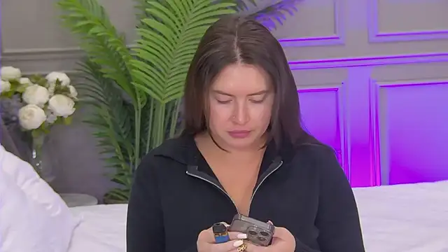 Snapshot of TrishaWinslet chatting on October 5, 5:17 am TrishaWinslet online show from October 5, 5:17 am