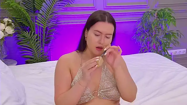 Snapshot of TrishaWinslet chatting on October 19, 6:47 am TrishaWinslet online show from October 19, 6:47 am