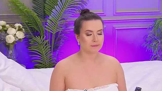 Snapshot of TrishaWinslet chatting on October 22, 6:13 am TrishaWinslet online show from October 22, 6:13 am