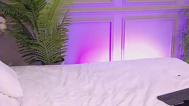 Snapshot of TrishaWinslet chatting on November 18, 5:12 am TrishaWinslet online show from November 18, 5:12 am