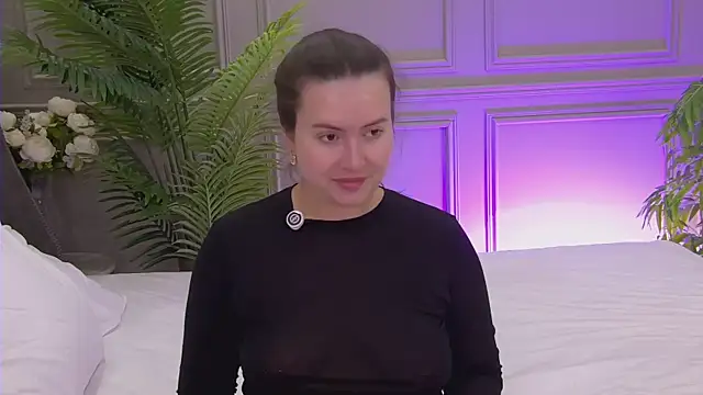 Snapshot of TrishaWinslet chatting on November 23, 5:07 am TrishaWinslet online show from November 23, 5:07 am