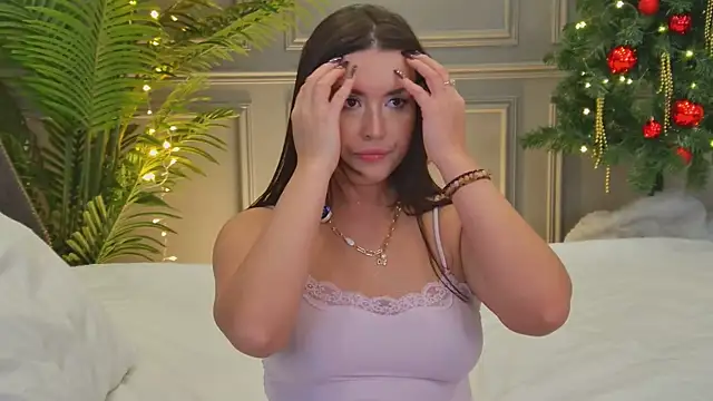 Snapshot of TrishaWinslet chatting on December 14, 5:57 am TrishaWinslet online show from December 14, 5:57 am