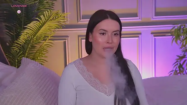 TrishaWinslet online show from February 9, 6:06 am