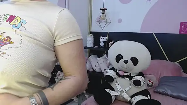 Snapshot of DanniAbbey chatting on October 25, 11:51 am DanniAbbey online show from October 25, 11:51 am