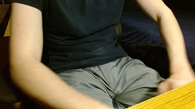 Snapshot of readytocome90 chatting on March 27, 1:11 am readytocome90 online show from March 27, 1:11 am