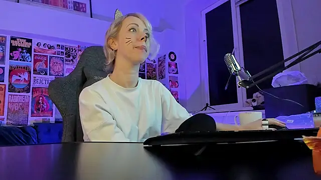 Snapshot of LylithSkye chatting on December 11, 3:05 pm LylithSkye online show from December 11, 3:05 pm