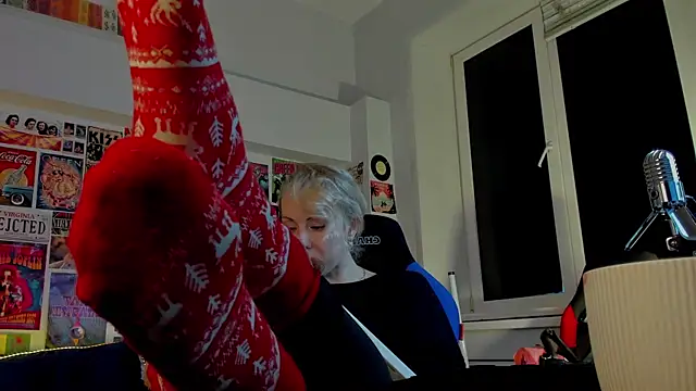 Snapshot of LylithSkye chatting on January 3, 11:57 am LylithSkye online show from January 3, 11:57 am