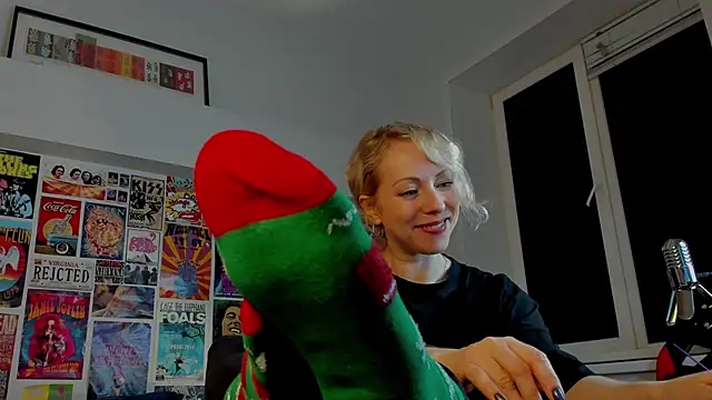 Snapshot of LylithSkye chatting on January 4, 11:54 am LylithSkye online show from January 4, 11:54 am