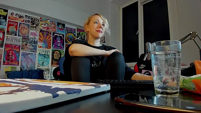 Snapshot of LylithSkye chatting on January 4, 2:56 pm LylithSkye online show from January 4, 2:56 pm