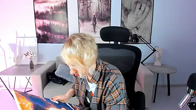 Snapshot of LylithSkye chatting on January 8, 8:38 am LylithSkye online show from January 8, 8:38 am