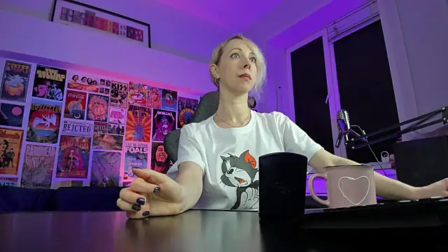 Snapshot of LylithSkye chatting on January 9, 8:24 am LylithSkye online show from January 9, 8:24 am