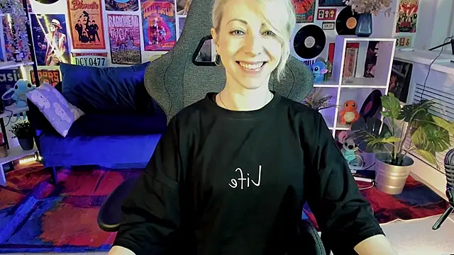 Snapshot of LylithSkye chatting on January 15, 10:38 am LylithSkye online show from January 15, 10:38 am