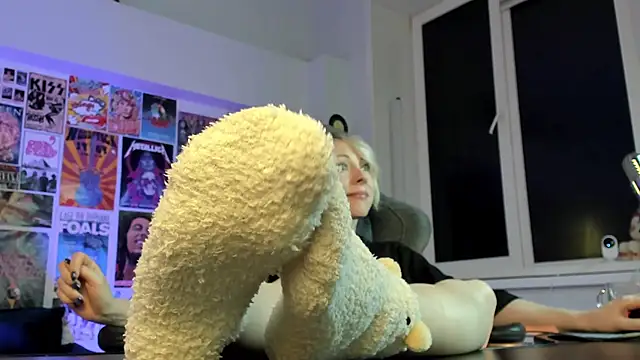 Snapshot of LylithSkye chatting on January 15, 1:41 pm LylithSkye online show from January 15, 1:41 pm