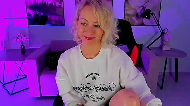 Snapshot of LylithSkye chatting on January 19, 11:34 am LylithSkye online show from January 19, 11:34 am