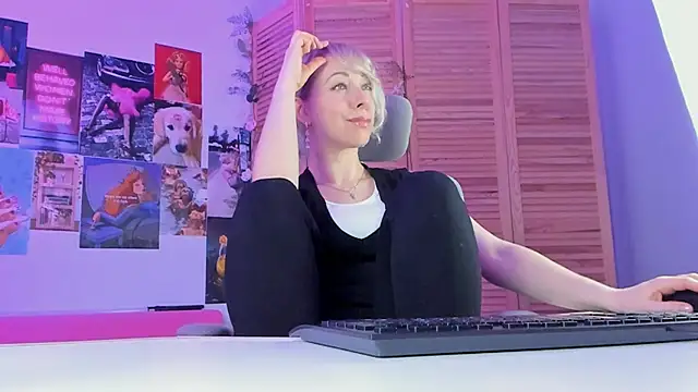 Snapshot of LylithSkye chatting on January 22, 1:53 pm LylithSkye online show from January 22, 1:53 pm