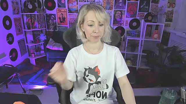 Snapshot of LylithSkye chatting on January 23, 11:37 am LylithSkye online show from January 23, 11:37 am