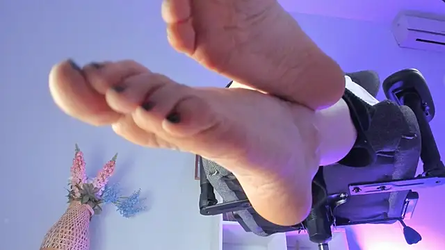 Snapshot of LylithSkye chatting on February 16, 4:53 pm LylithSkye online show from February 16, 4:53 pm