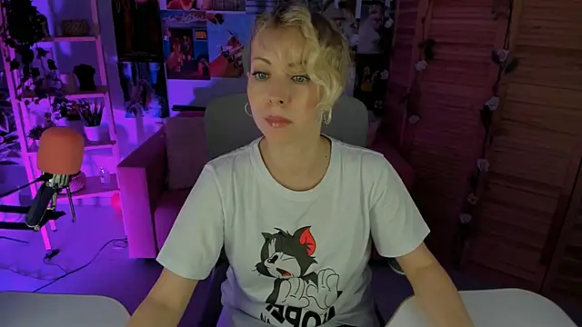 Snapshot of LylithSkye chatting on March 6, 11:36 am LylithSkye online show from March 6, 11:36 am