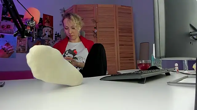 Snapshot of LylithSkye chatting on March 6, 2:40 pm LylithSkye online show from March 6, 2:40 pm